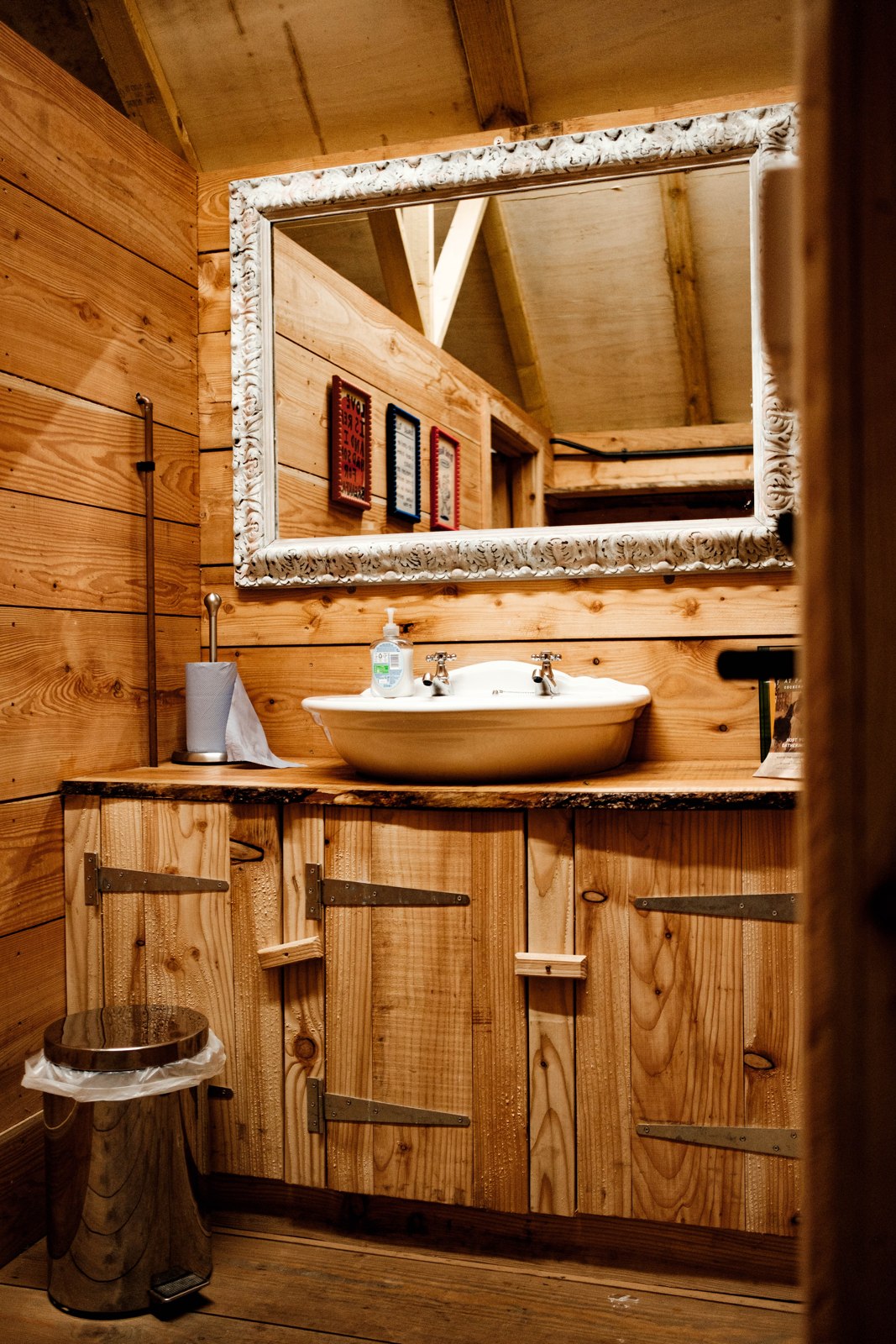 Washbasin and mirror in the timber-lined shared washroom
